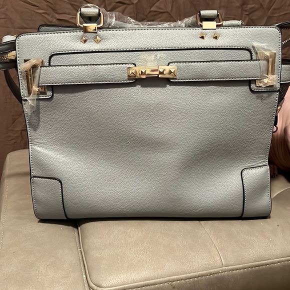 Pet Carrier - Picture 2 of 4